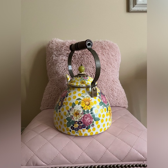 MaxKenzie-Childs RETIRED Buttercup Tea Kettle NWT 3 Quart 🩷 - Picture 2 of 8